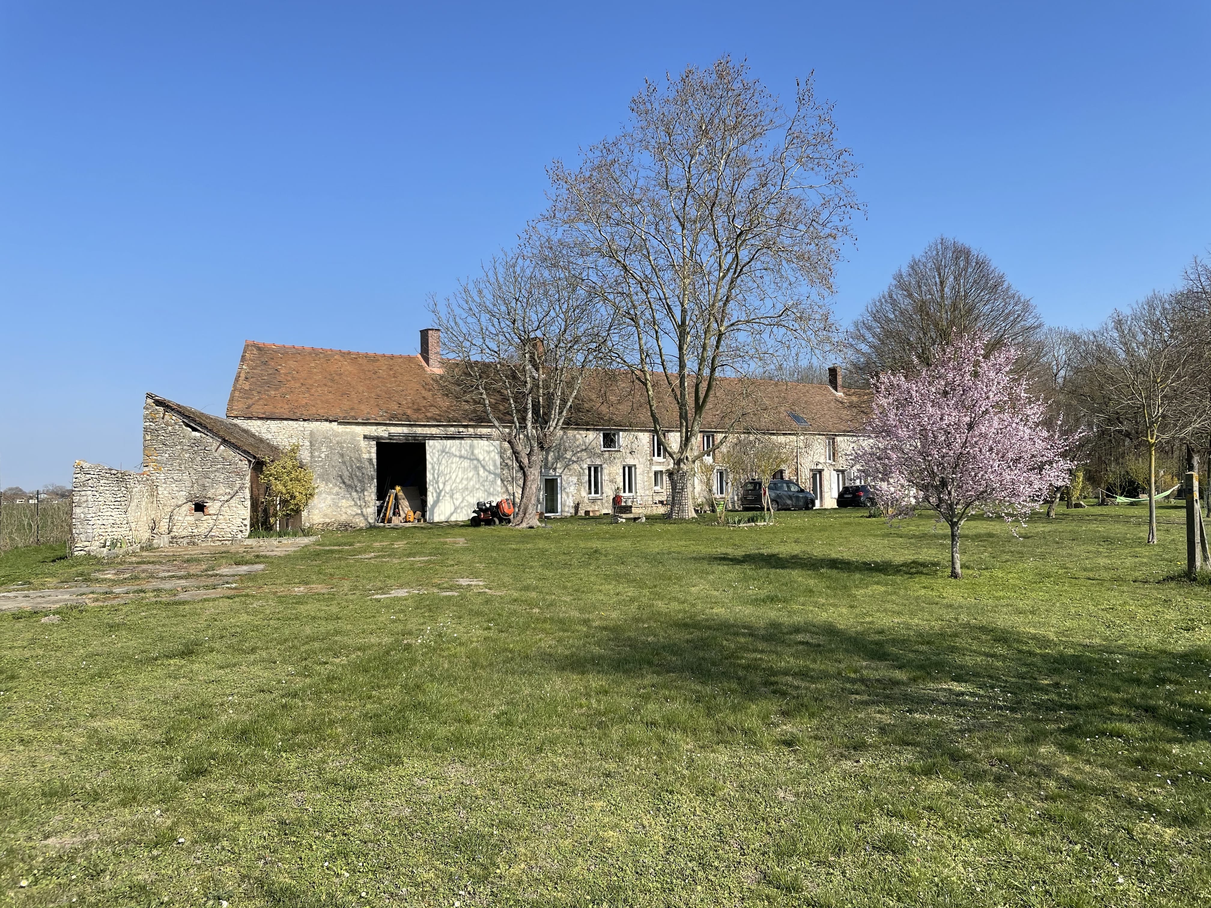 Piscine et terrasse de la Maison Piscine Nargis, Nargis 45210 Loiret